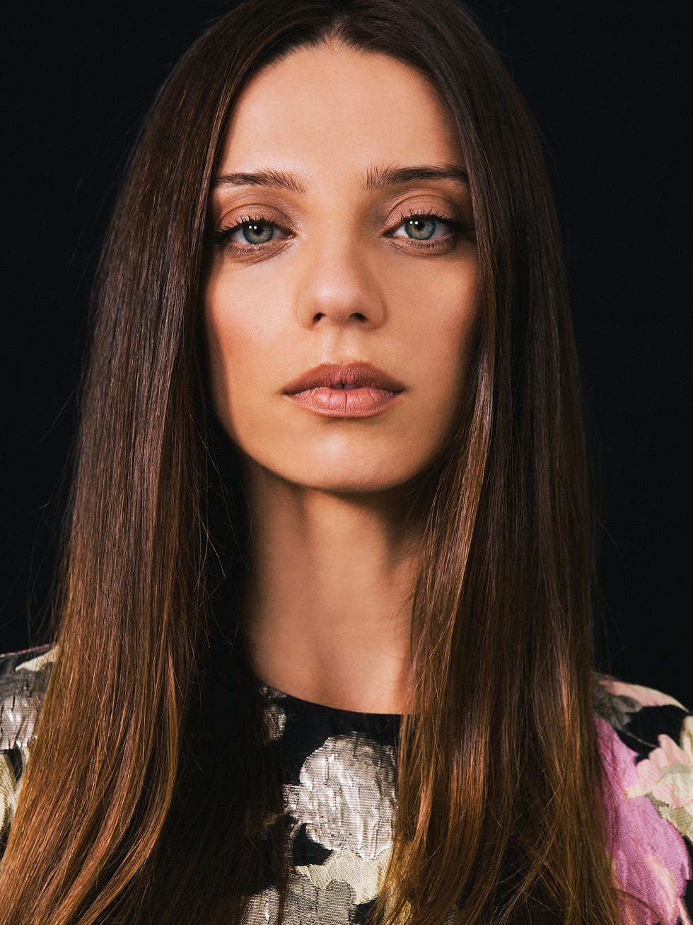 Hair, Face, Eyebrow, Hairstyle, Lip, Beauty, Long hair, Chin, Black hair, Skin, 