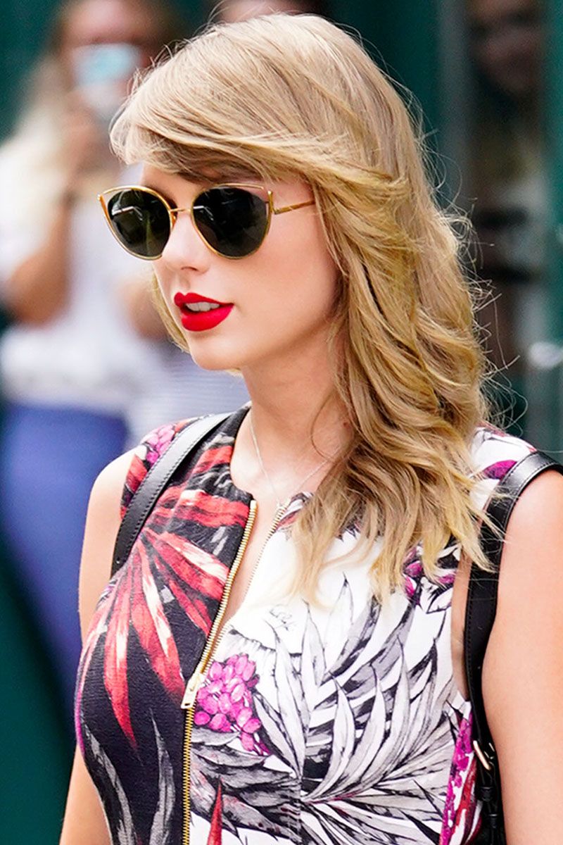 Eyewear, Sunglasses, Hair, Blond, Hairstyle, Glasses, Street fashion, Lip, Beauty, Pink, 