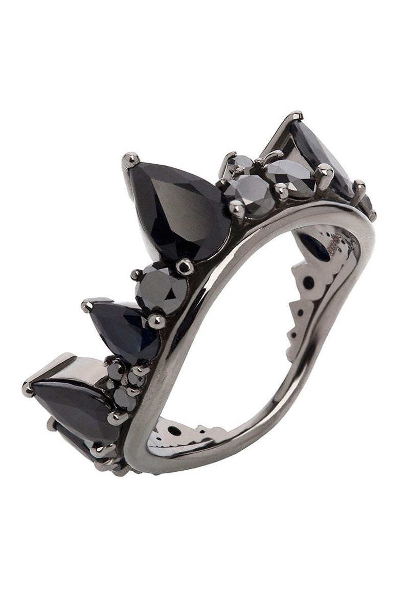 Metal, Fashion accessory, Bicycle part, Auto part, Silver, Wheel, 