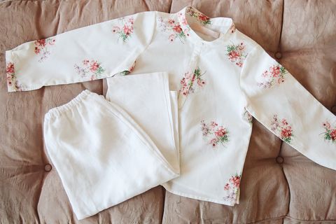 White, Textile, Pink, Linens, Outerwear, Handkerchief, Collar, Embroidery, Napkin, Needlework, 
