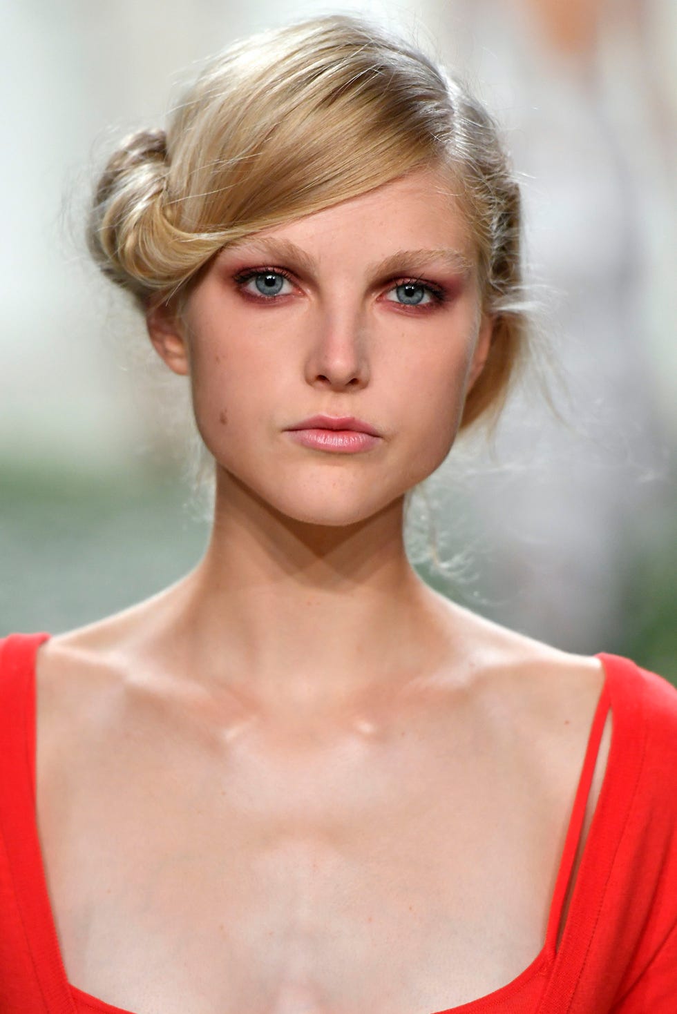 Hair, Face, Hairstyle, Blond, Lip, Eyebrow, Beauty, Skin, Fashion, Chin, 