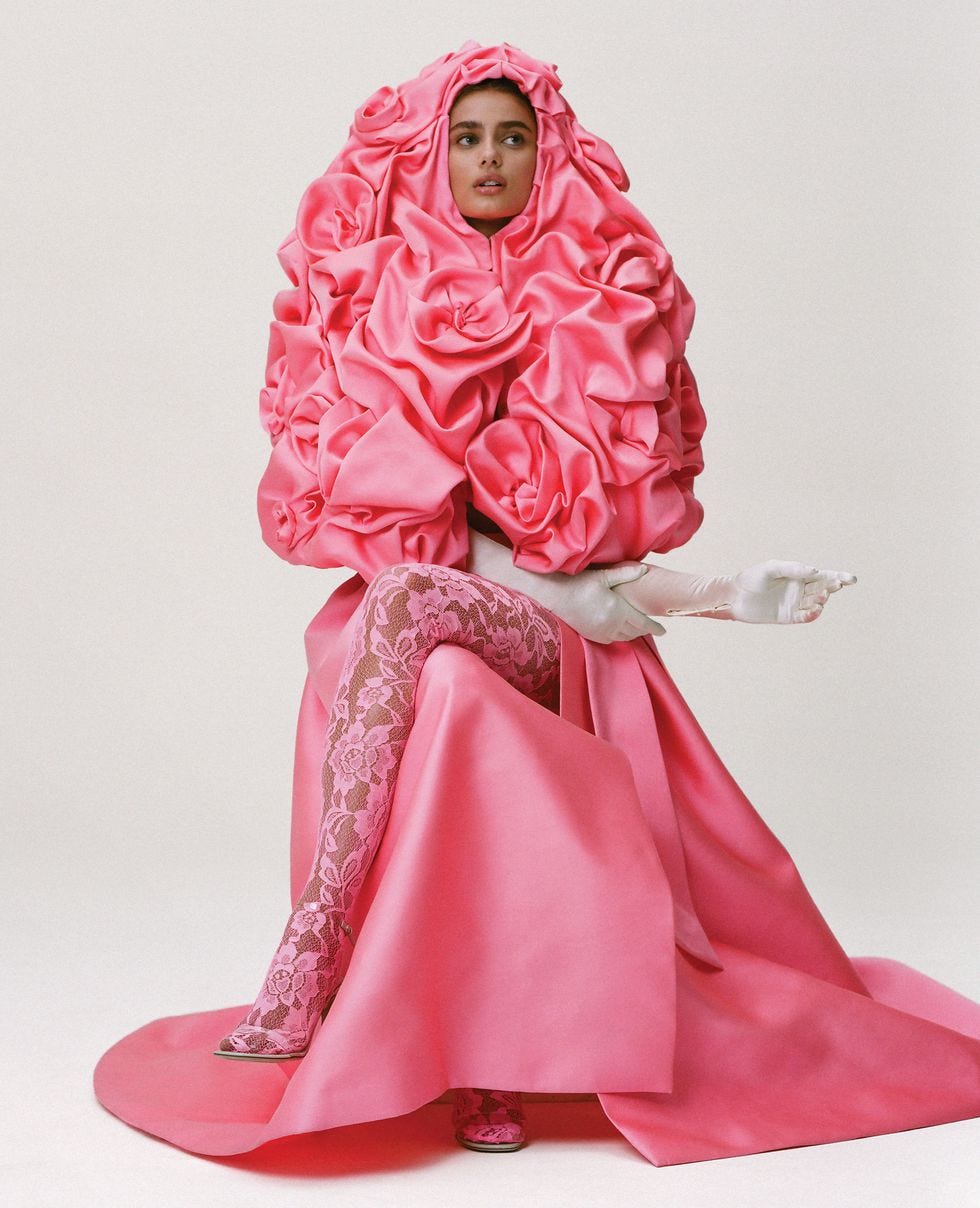 Pink, Clothing, Outerwear, Costume, Peach, Robe, Magenta, 