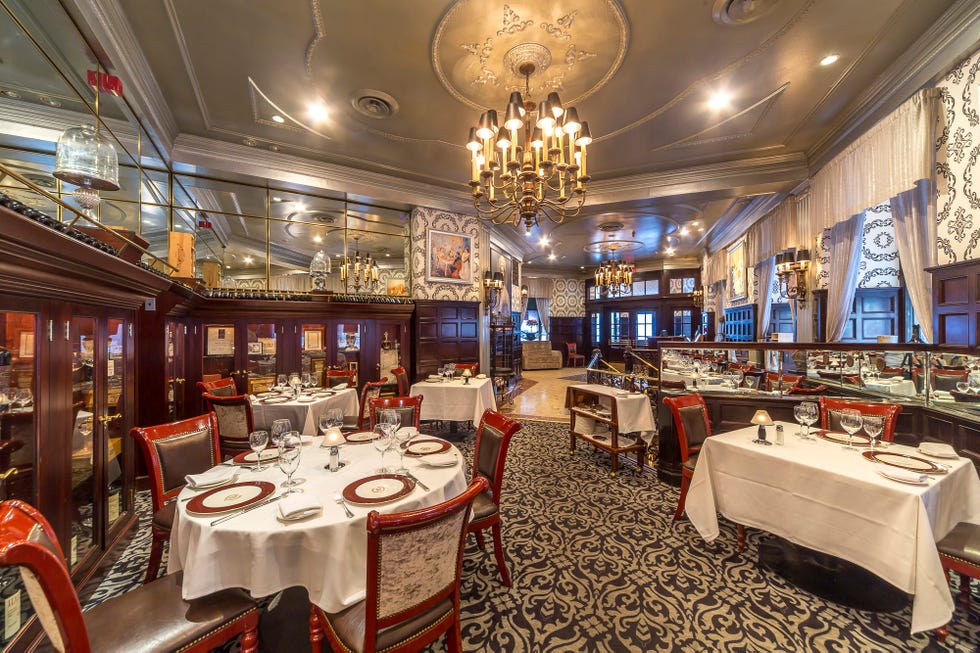 Tablecloth, Lighting, Interior design, Furniture, Room, Ceiling, Glass, Table, Linens, Light fixture, 