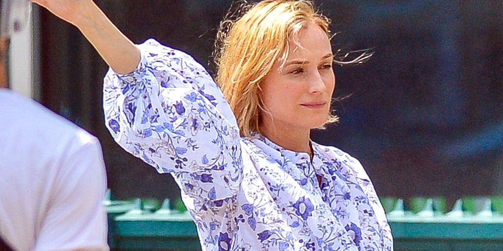 PREMIUM EXCLUSIVE: FIRST PICS! Diane Kruger Shows Off Her Baby Bump For The First Time While Hailing a Taxi in New York City.