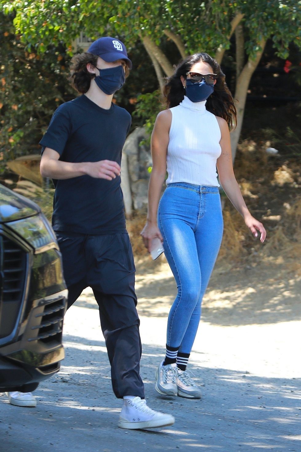 premium exclusive los angeles, ca    hot new couple eiza gonzález and timothée chalamet seen getting some fresh air during a casual hike in la  eiza and timothée just came back from a hot and heavy romantic trip in mexicopictured eiza gonzález, timothée chalametbackgrid usa 28 june 2020 usa 1 310 798 9111  usasalesbackgridcomuk 44 208 344 2007  uksalesbackgridcomuk clients   pictures containing childrenplease pixelate face prior to publication