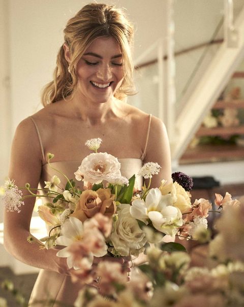 Bride, Bouquet, Photograph, Flower Arranging, Wedding dress, Dress, Floristry, Floral design, Wedding, Ceremony, 