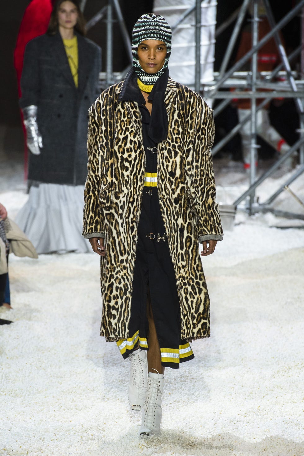 Fashion, Runway, Fashion show, Outerwear, Human, Fashion design, Fashion model, Event, Winter, Haute couture, 