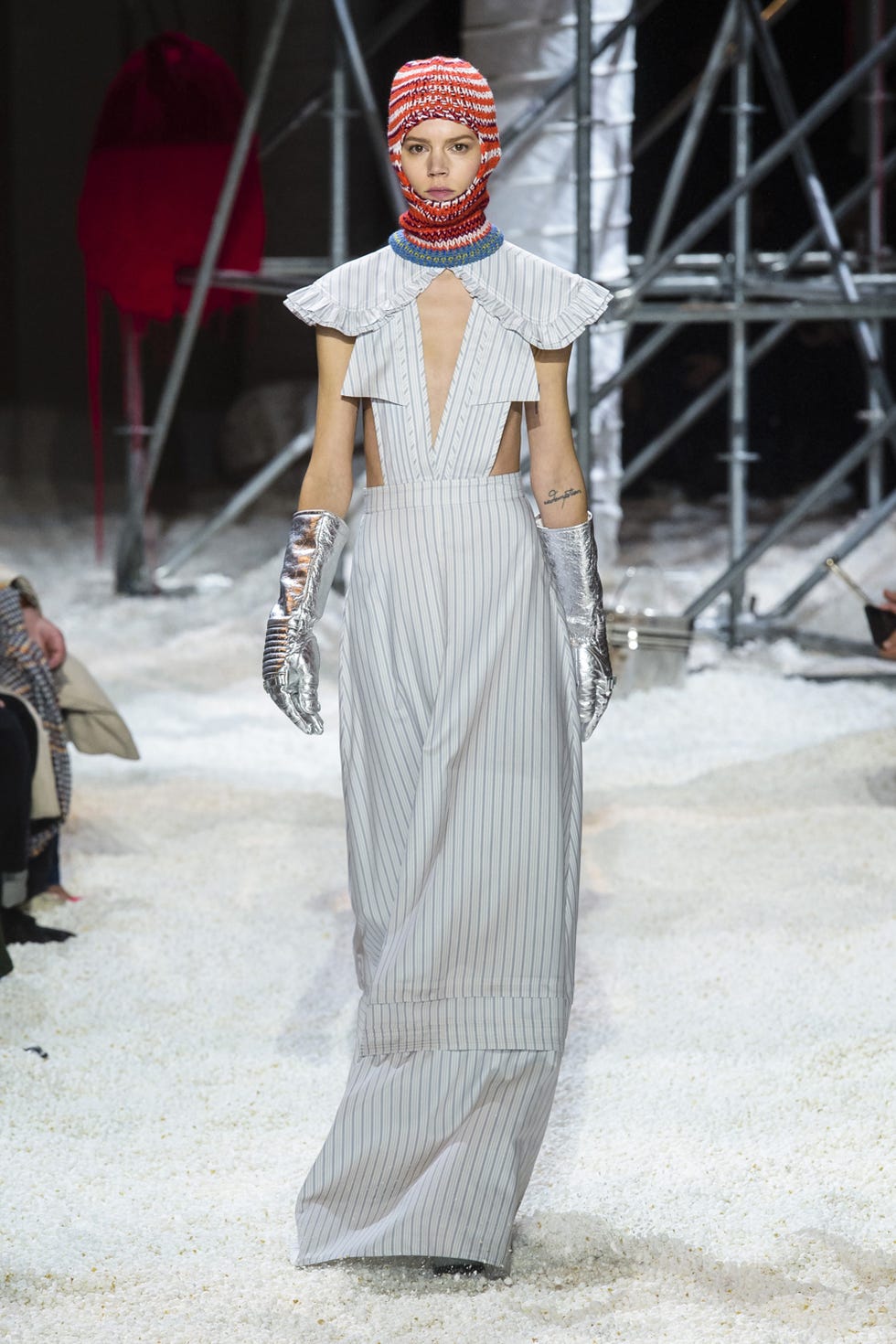 Fashion, Haute couture, Runway, Fashion model, Fashion show, Dress, Fashion design, Event, Costume design, Headgear, 