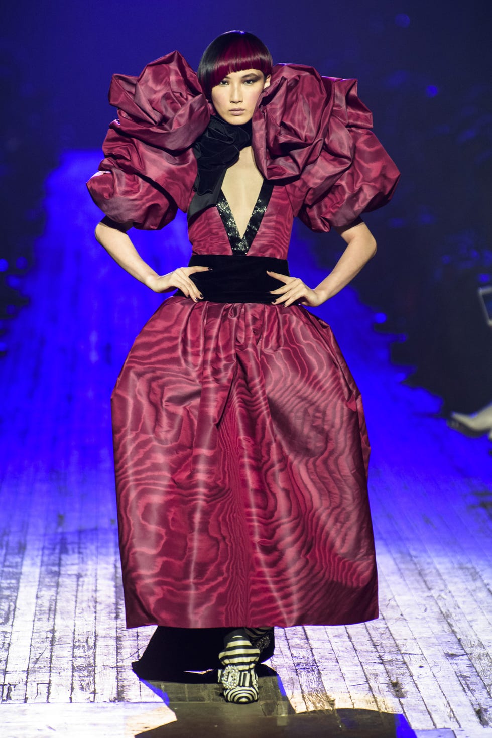 Fashion, Fashion design, Purple, Performance, Costume design, Event, Haute couture, Fur, Performing arts, Games, 