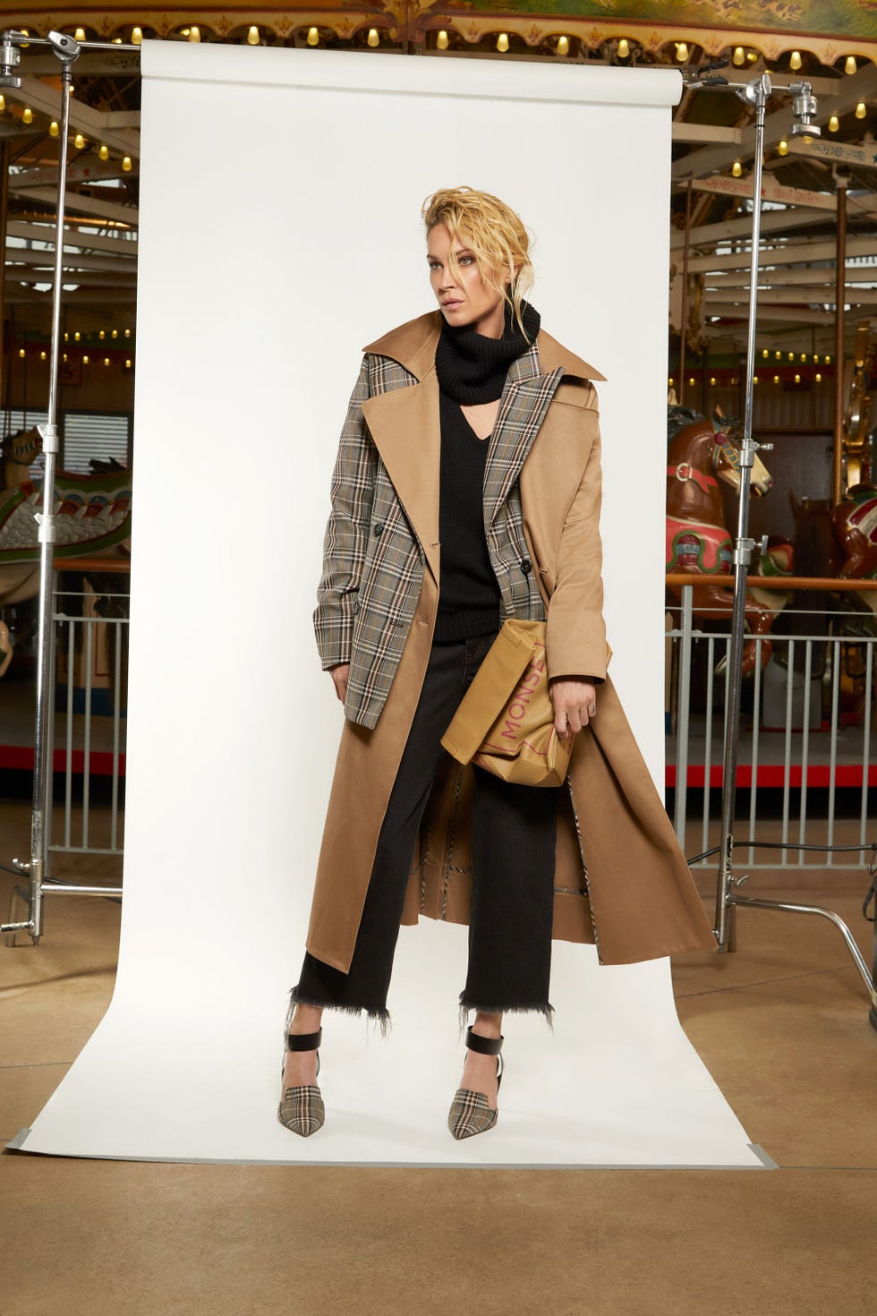 Fashion, Fashion show, Clothing, Fashion model, Runway, Outerwear, Fashion design, Coat, Event, Footwear, 