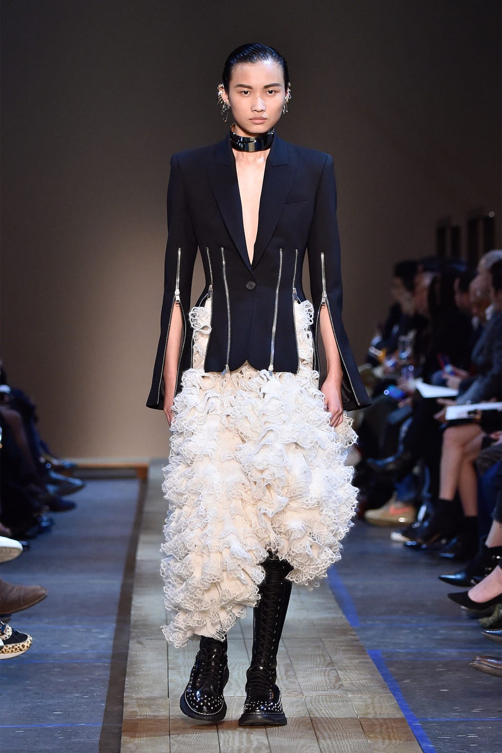 Fashion model, Runway, Fashion, Fashion show, Clothing, Haute couture, Fashion design, Event, Public event, Footwear, 