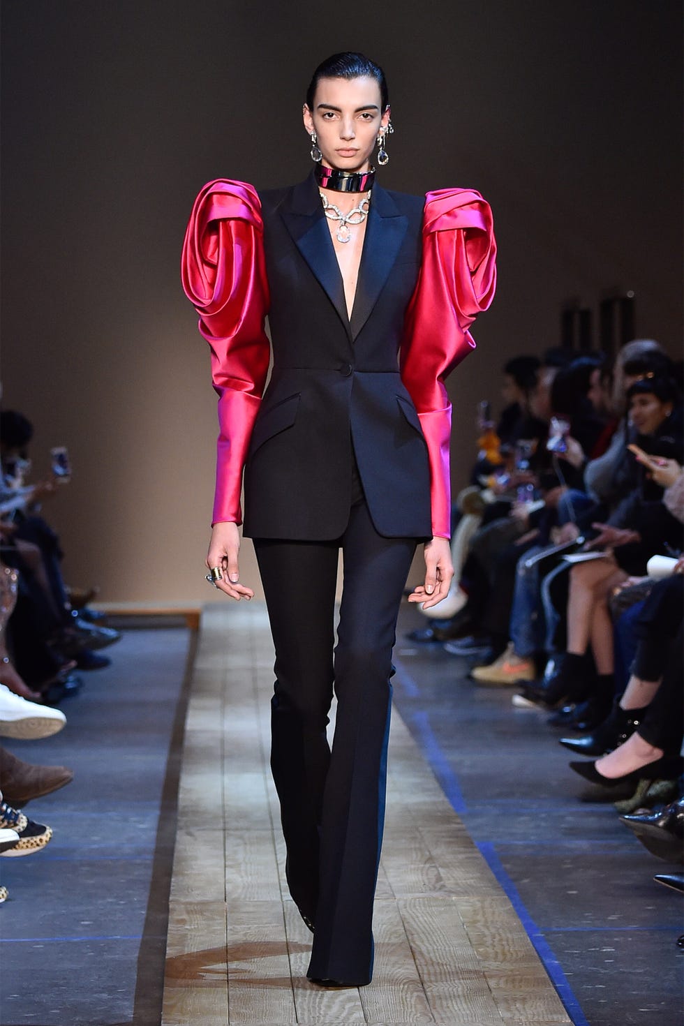 Fashion, Fashion model, Runway, Fashion show, Clothing, Suit, Haute couture, Pantsuit, Pink, Formal wear, 