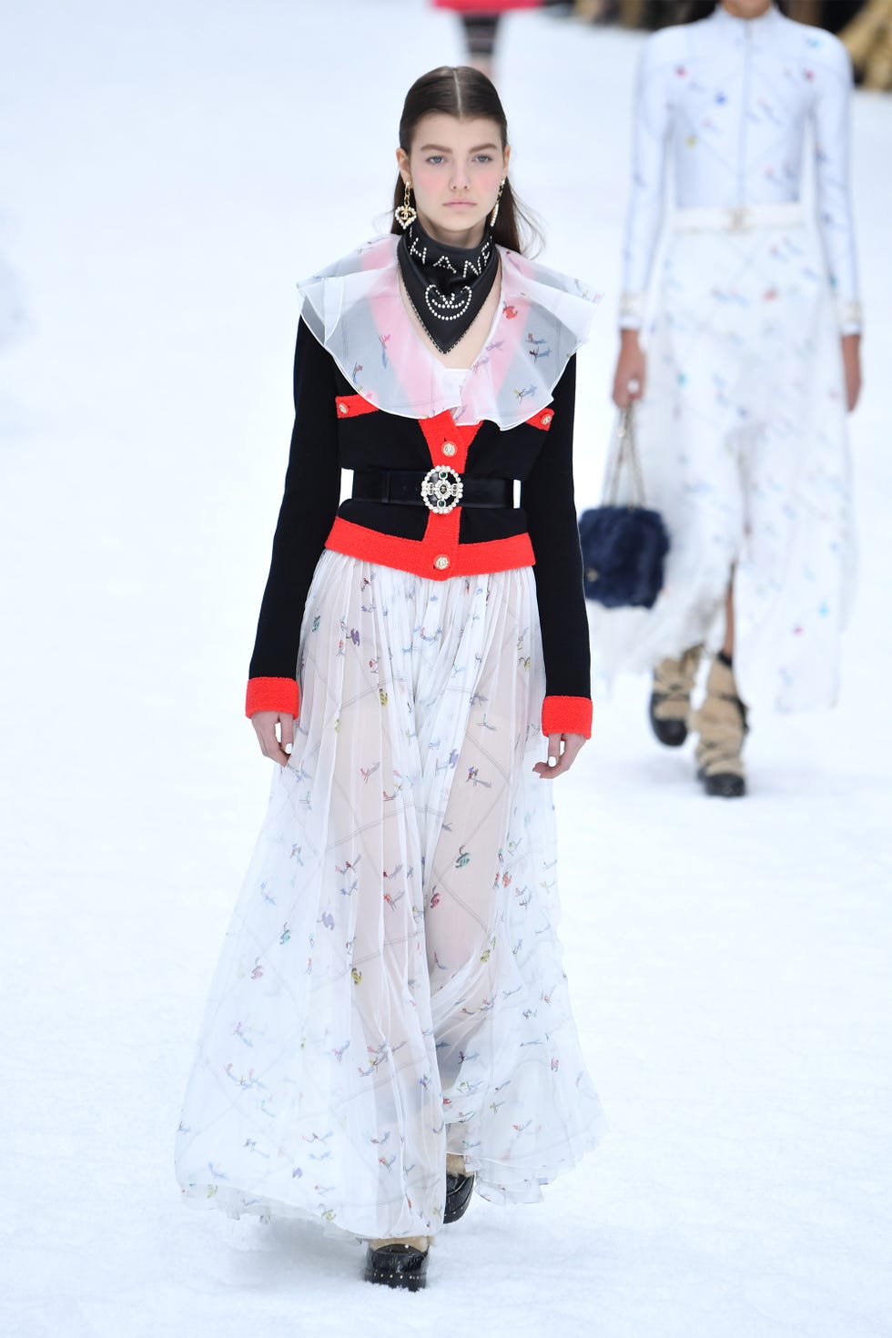 Fashion, White, Runway, Clothing, Fashion show, Winter, Fashion design, Haute couture, Outerwear, Event, 