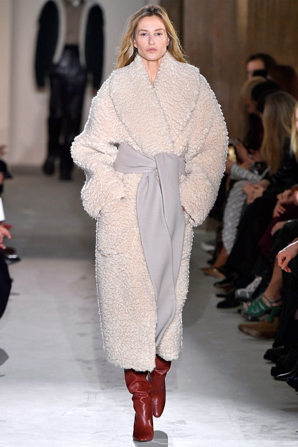 Fashion model, Fashion, Fashion show, Runway, Clothing, Fur, Haute couture, Outerwear, Fur clothing, Neck, 