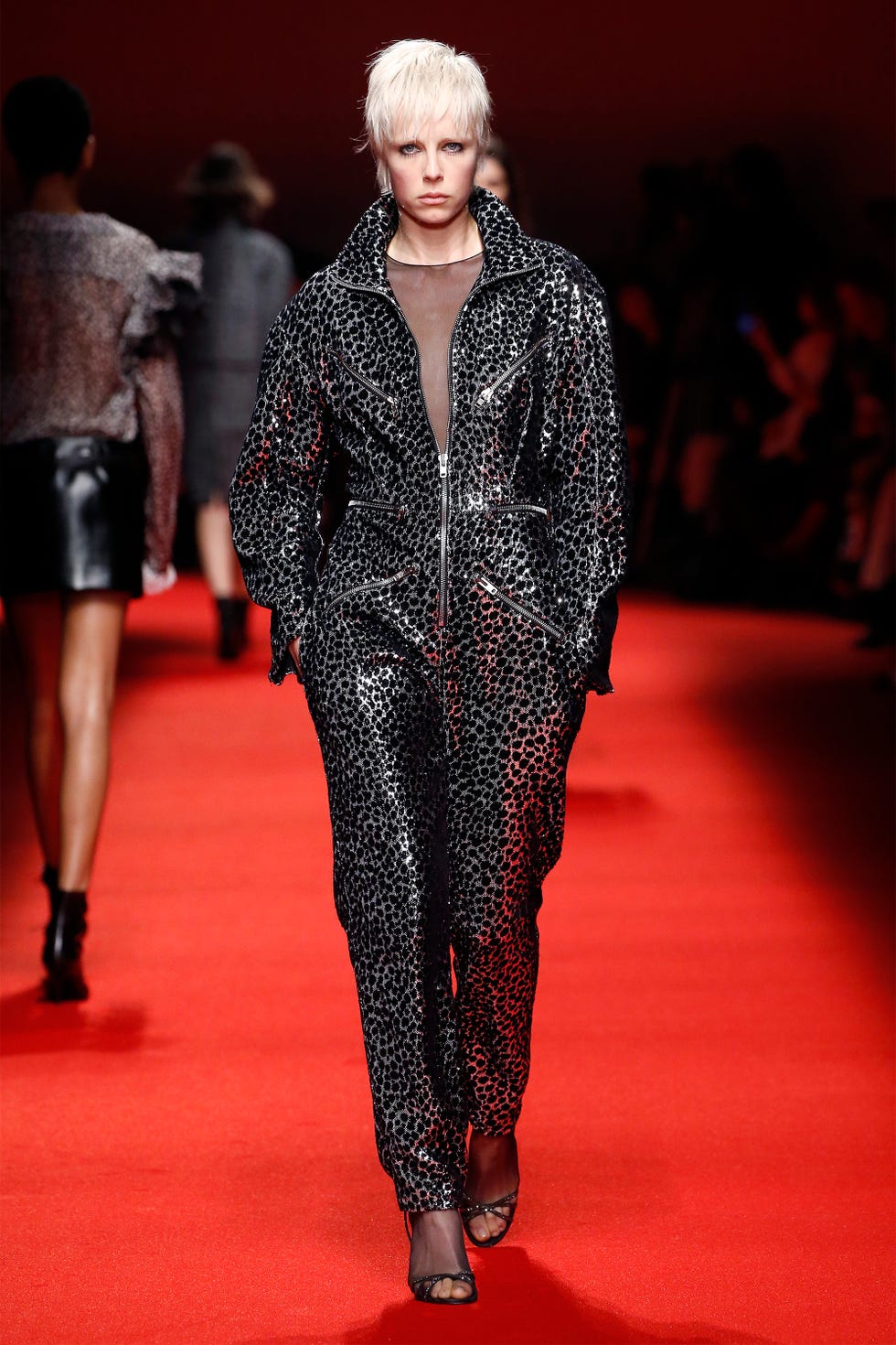 Fashion, Fashion model, Runway, Fashion show, Red carpet, Clothing, Carpet, Haute couture, Event, Public event, 