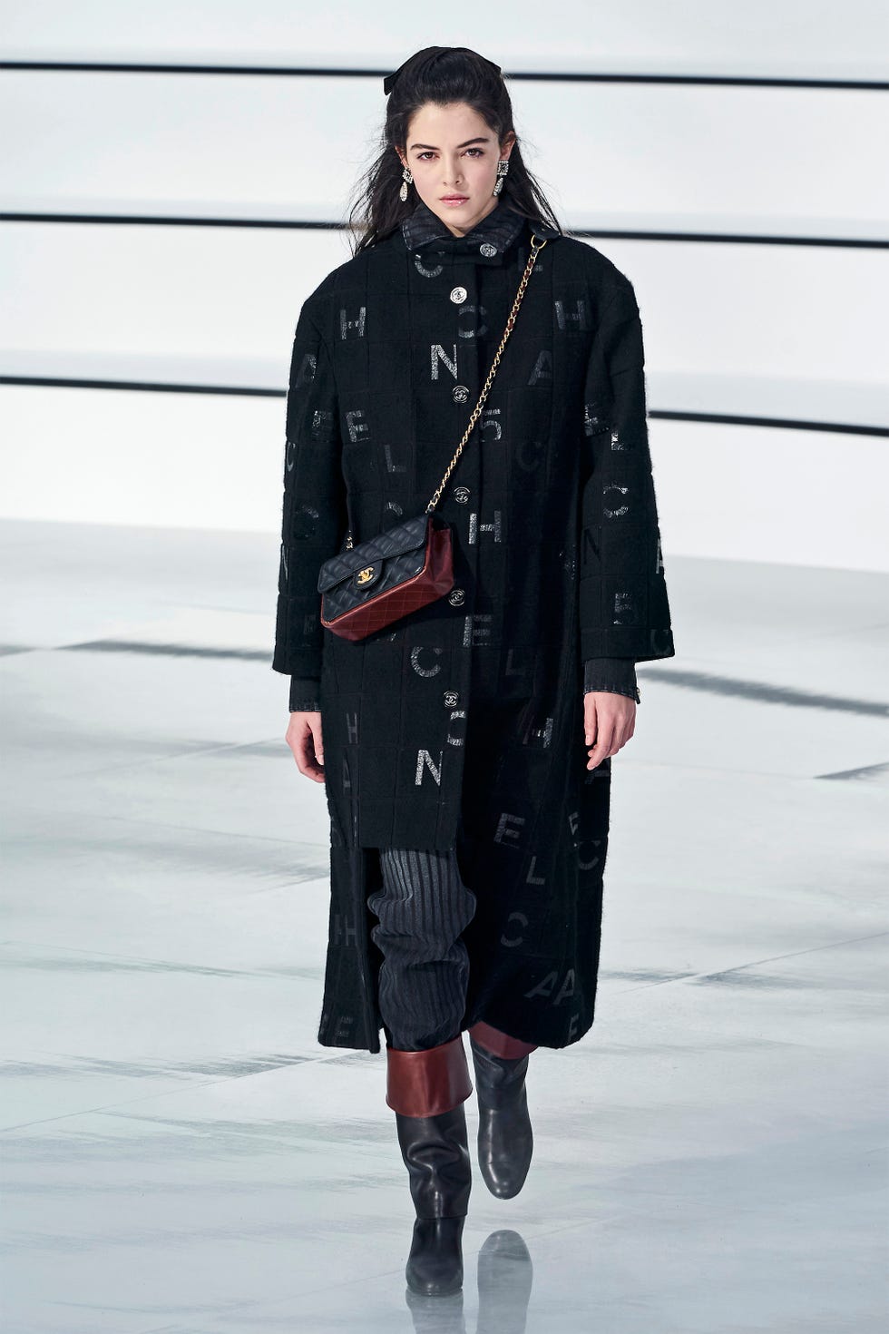 Fashion show, Runway, Fashion, Clothing, Fashion model, Street fashion, Outerwear, Overcoat, Public event, Winter, 