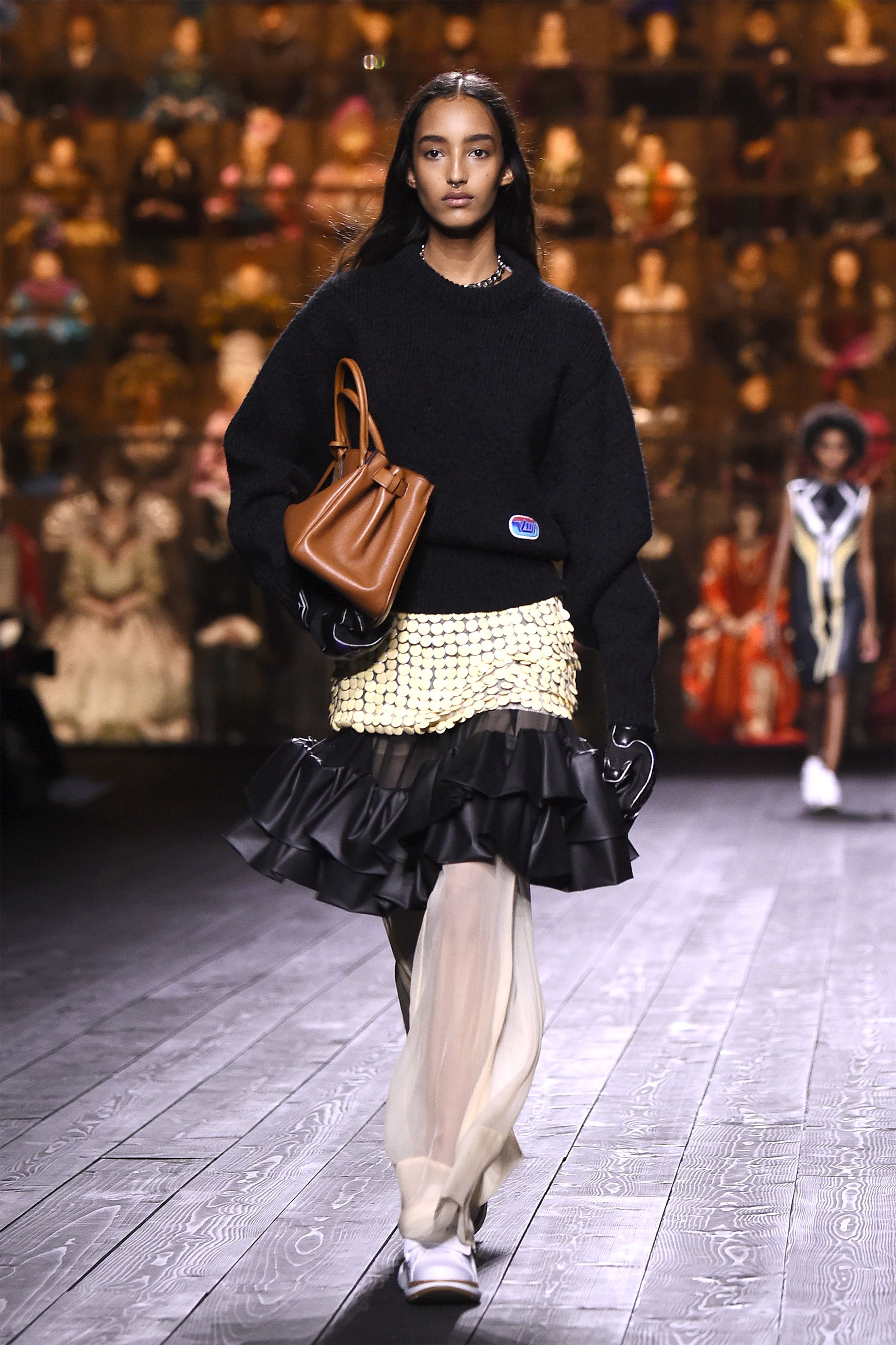 Emma CHAMBERLAIN @ Paris Fashion Week 3 march 2020 show Louis Vuitton 