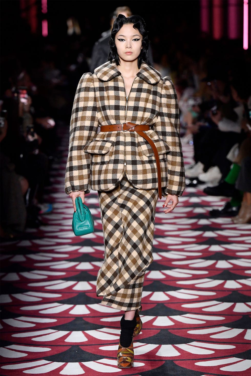 Fashion model, Fashion show, Fashion, Runway, Clothing, Tartan, Plaid, Pattern, Textile, Design, 