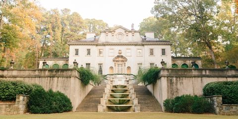 Stairs, Palace, Shrub, Mansion, Estate, Manor house, Villa, Garden, Official residence, Classical architecture, 