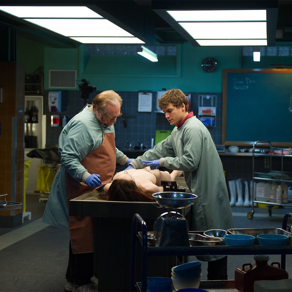 THE AUTOPSY OF JANE DOE, from left: Brian Cox, Olwen Catherine Kelly, Emile Hirsch, 2016. © IFC
