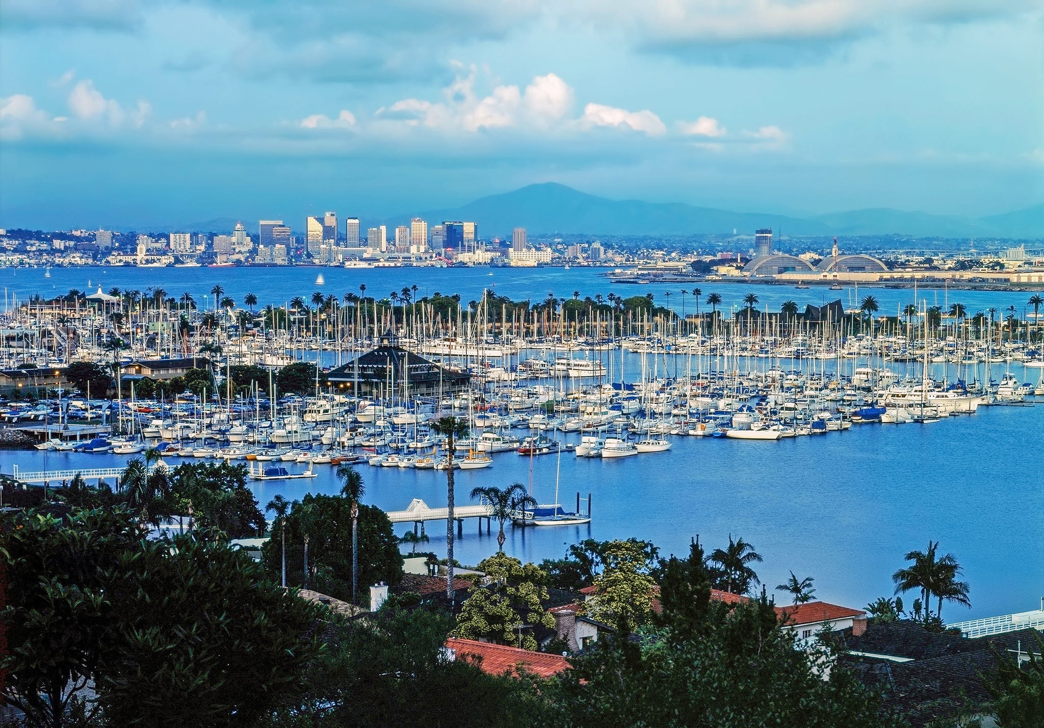 Sky, Harbor, Metropolitan area, Cityscape, City, Marina, Urban area, Cloud, Town, Daytime, 
