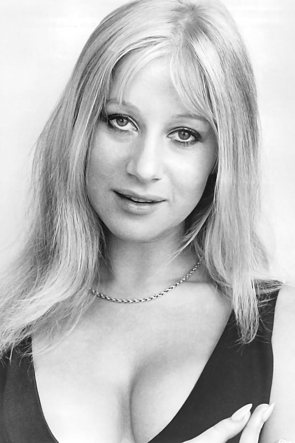 Hair, Face, White, Blond, Lip, Black, Photograph, Beauty, Hairstyle, Black-and-white, 