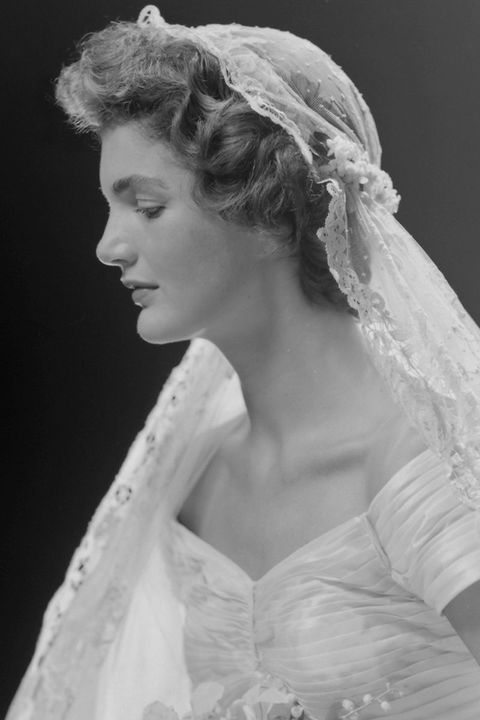 Bridal veil, Bridal accessory, Hair, Veil, Headpiece, Photograph, Hair accessory, Hairstyle, Bride, Wedding dress, 