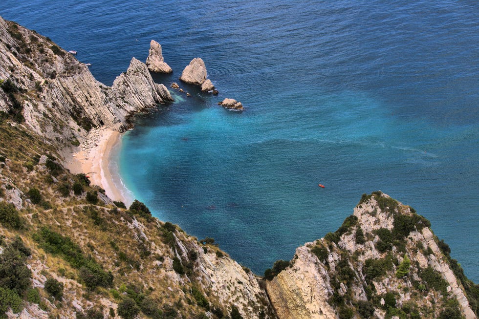 Body of water, Coast, Sea, Coastal and oceanic landforms, Promontory, Bight, Headland, Cape, Klippe, Bay, 