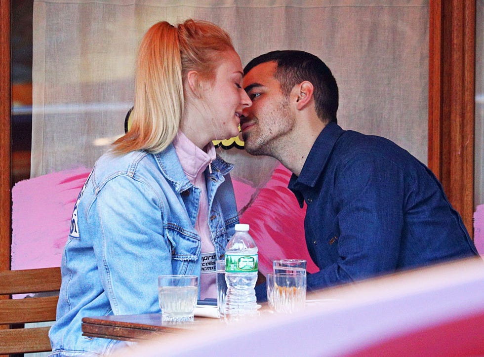 Sophie Turner & Joe Jonas Hug After Romantic Lunch Date — Pics – Hollywood  Life