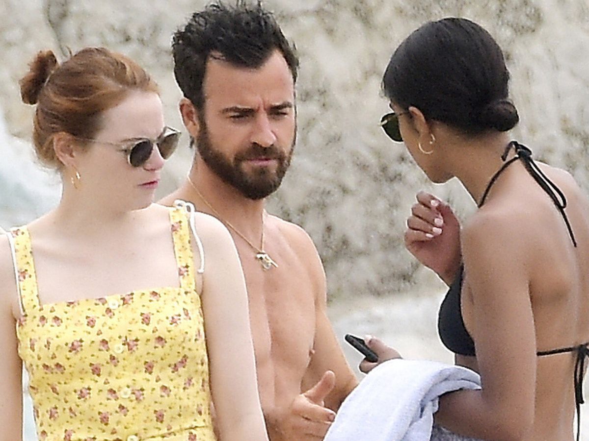 Jennifer Aniston's ex Justin Theroux 'just friends' with actress Aubrey  Plaza after being pictured together at his New York apartment a month after  split