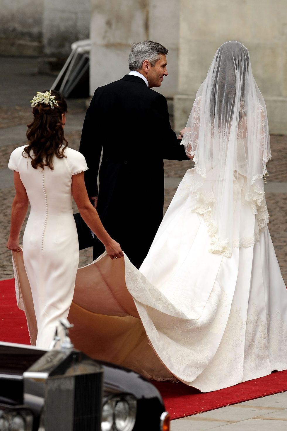 Wedding dress, Gown, Bridal clothing, Dress, Photograph, Bride, Veil, Bridal accessory, Bridal veil, Ceremony, 