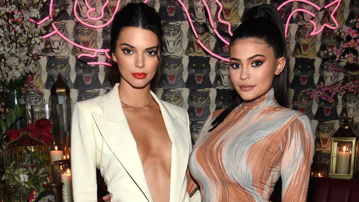 Kendall Jenner comenta gravidez de Kylie e crush de Stormi por