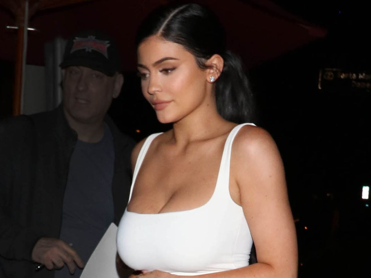 Kardashians Tiny Waists: See Them & The Jenners In Revealing