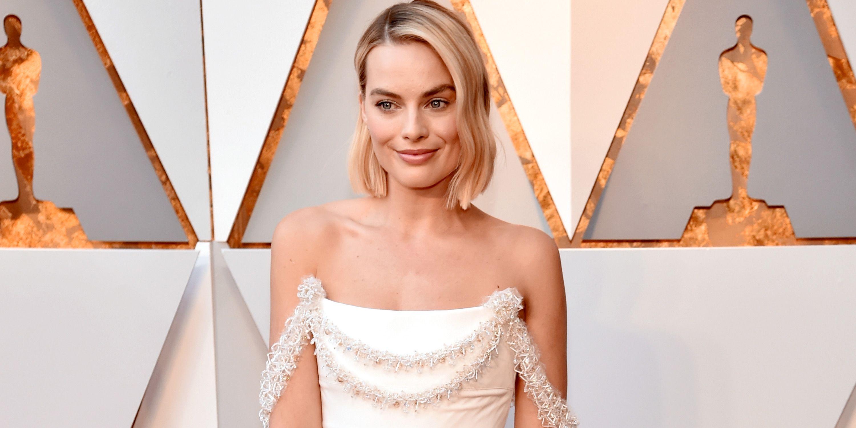 Margot Robbie Had a Wardrobe Malfunction At The 2018 Oscars - Margot Robbie  Sewed Her Own Dress After a Wardrobe Mishap at The Oscars