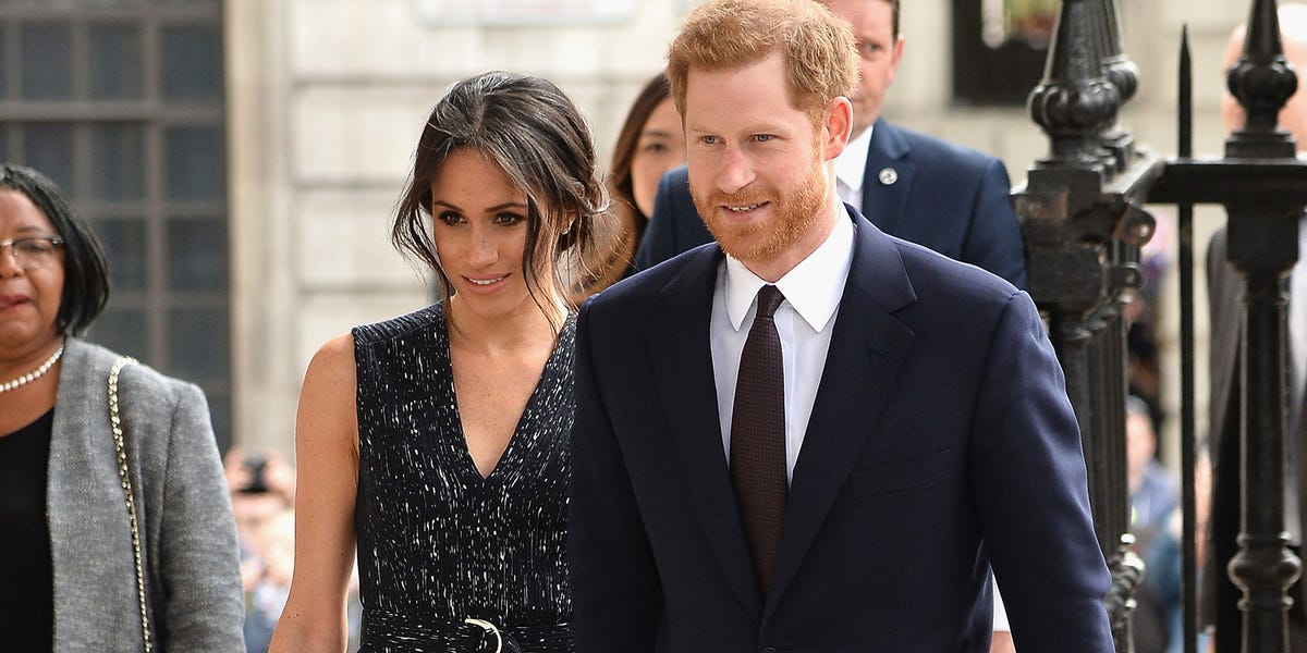 Meghan Markle Wore Black Halo Dress Gucci Clutch Fashionista | atelier ...