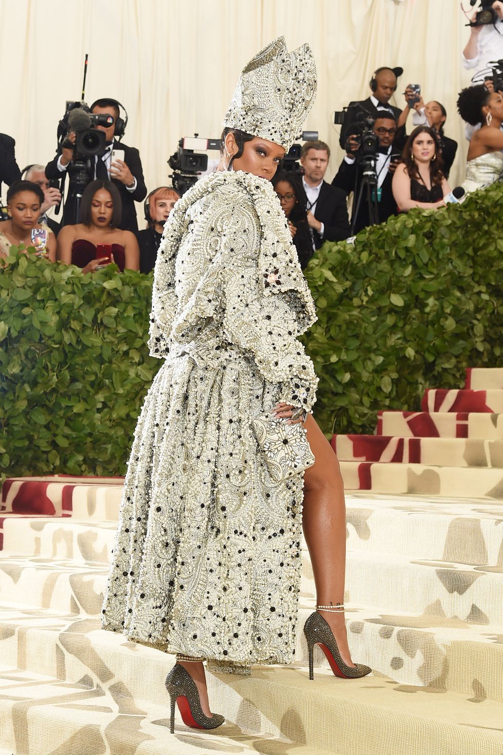 Met Gala Gown - Rihanna Dressed As A Pope Gala