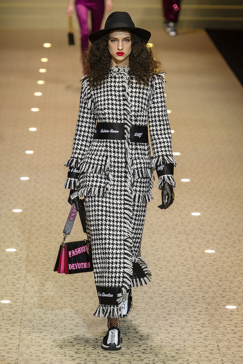 Fashion model, Fashion, Fashion show, Runway, Clothing, Street fashion, Tartan, Pattern, Waist, Plaid, 