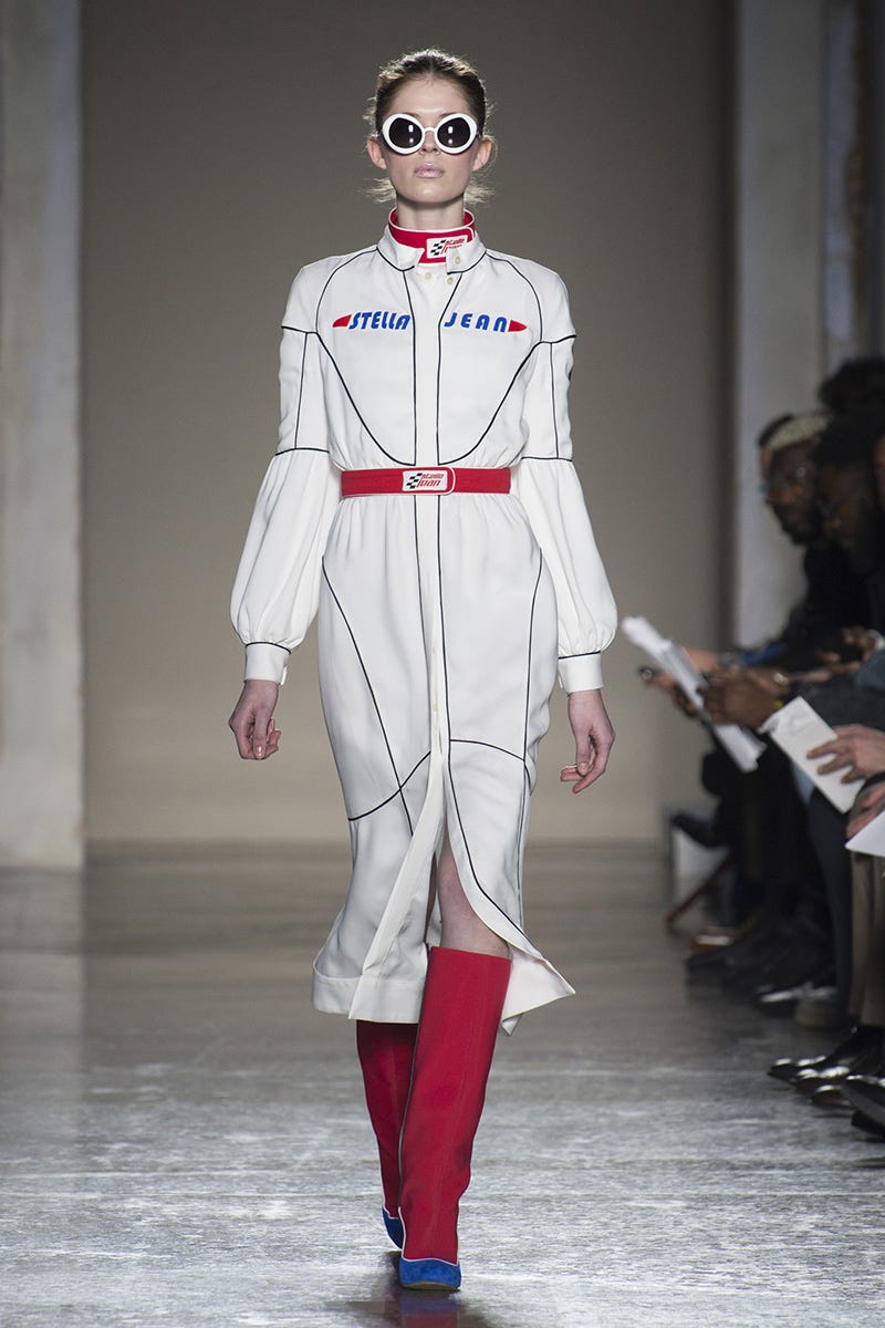 Fashion, Runway, Fashion show, Fashion model, Fashion design, Eyewear, Public event, Human, Event, Haute couture, 