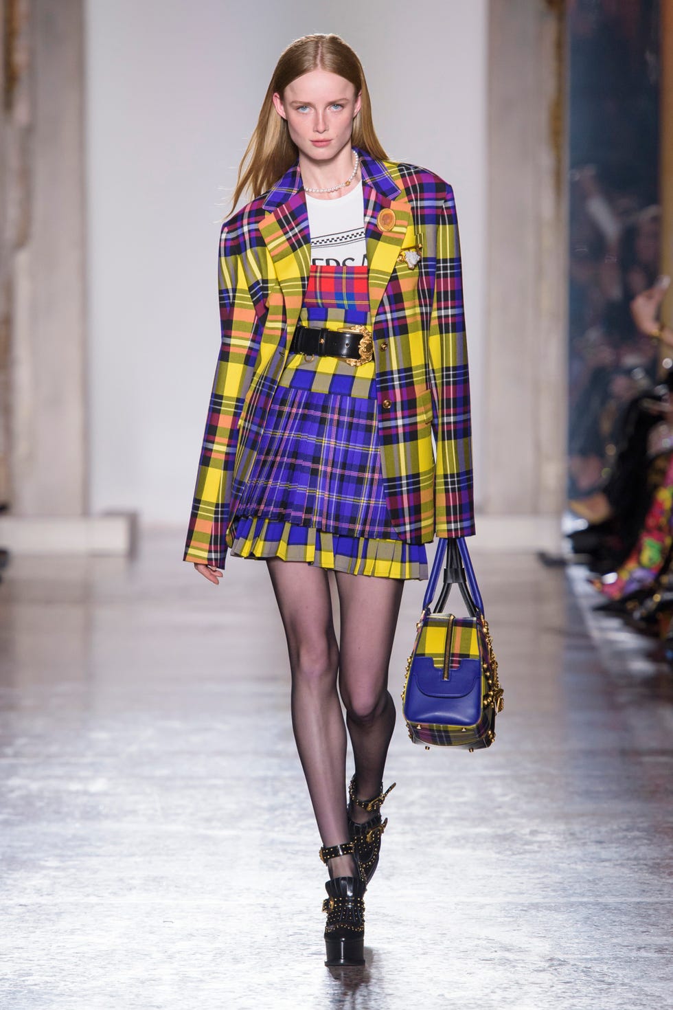 Fashion model, Fashion, Plaid, Fashion show, Tartan, Runway, Clothing, Pattern, Yellow, Street fashion, 