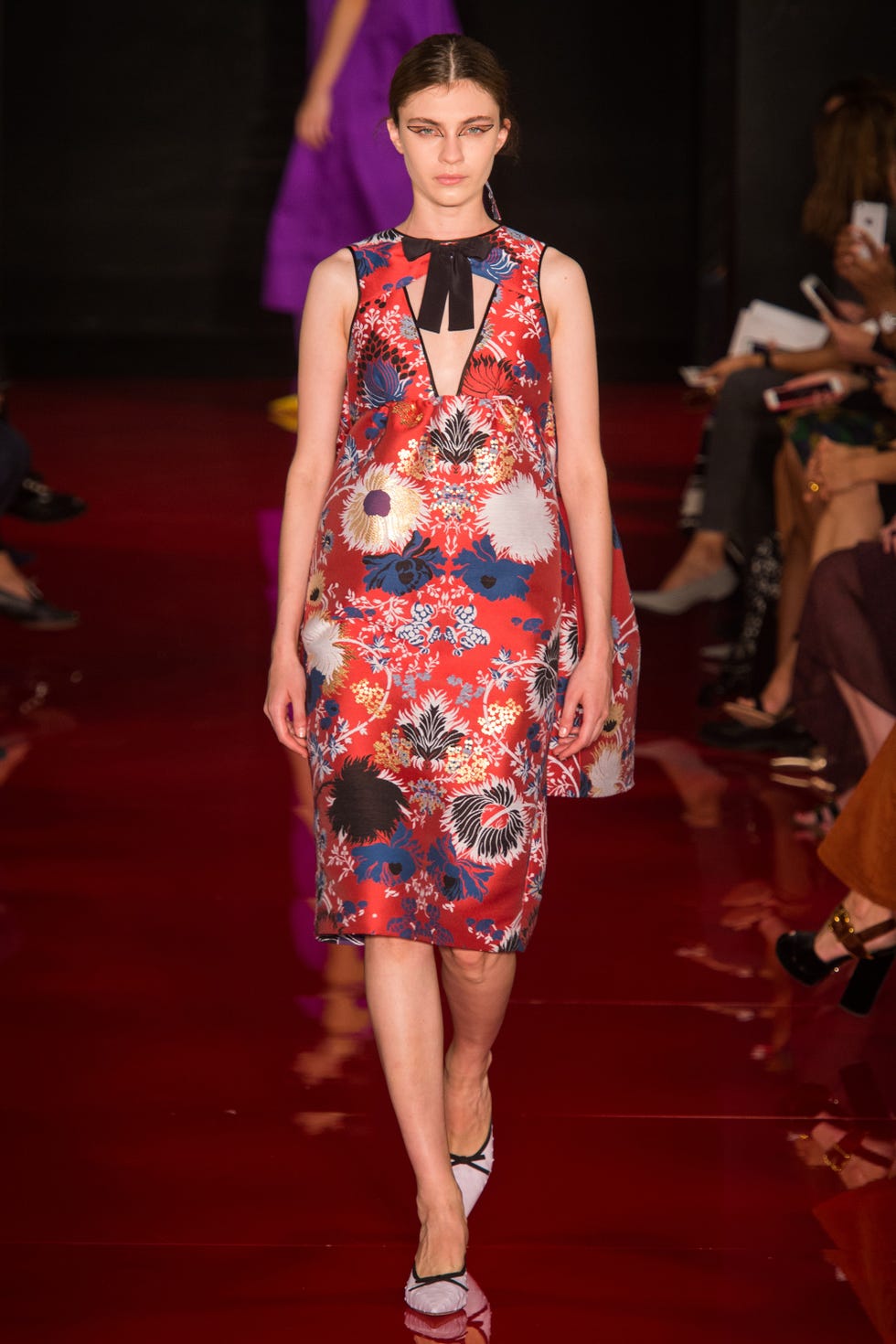 Fashion model, Fashion, Runway, Fashion show, Clothing, Event, Haute couture, Fashion design, Dress, Public event, 