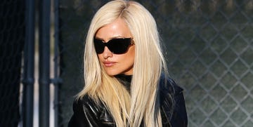 Eyewear, Hair, Sunglasses, Blond, Street fashion, Lip, Hairstyle, Cool, Eyebrow, Beauty, 