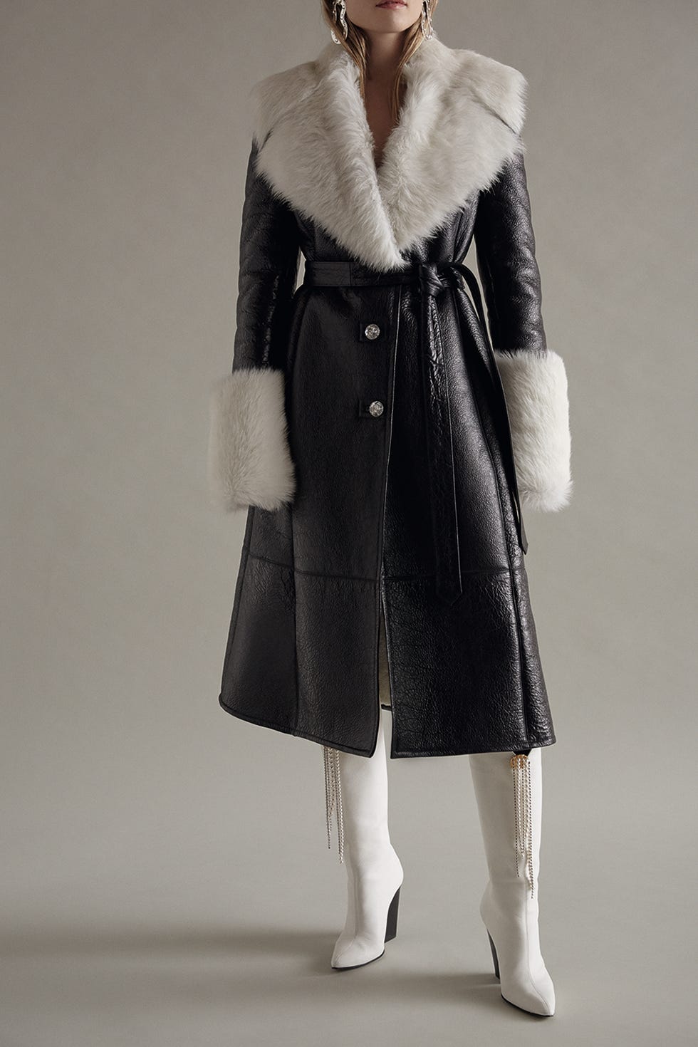 Clothing, Fur, Fur clothing, Coat, Overcoat, Outerwear, Fashion, Collar, Sleeve, Hood, 