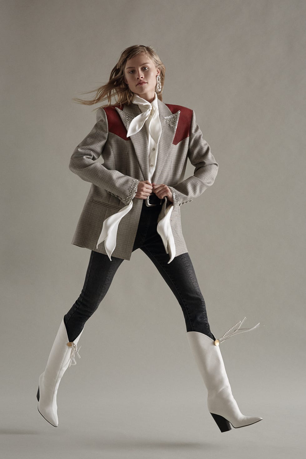 White, Clothing, Leggings, Fashion, Footwear, Tights, Outerwear, Blond, Leg, Photo shoot, 