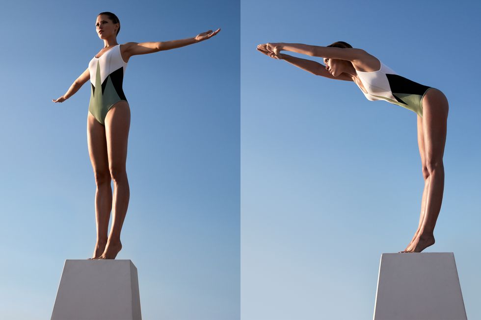 Sculpture, Statue, Arm, Balance, Joint, Leg, Art, Athletic dance move, Human leg, Sky, 