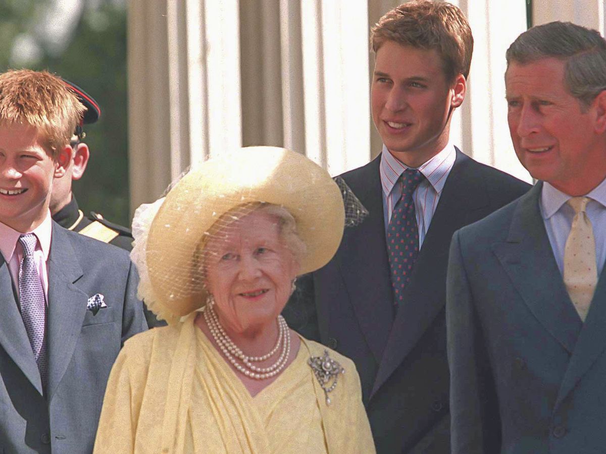 Queen Elizabeth, Prince William & More Royal Family Members at the