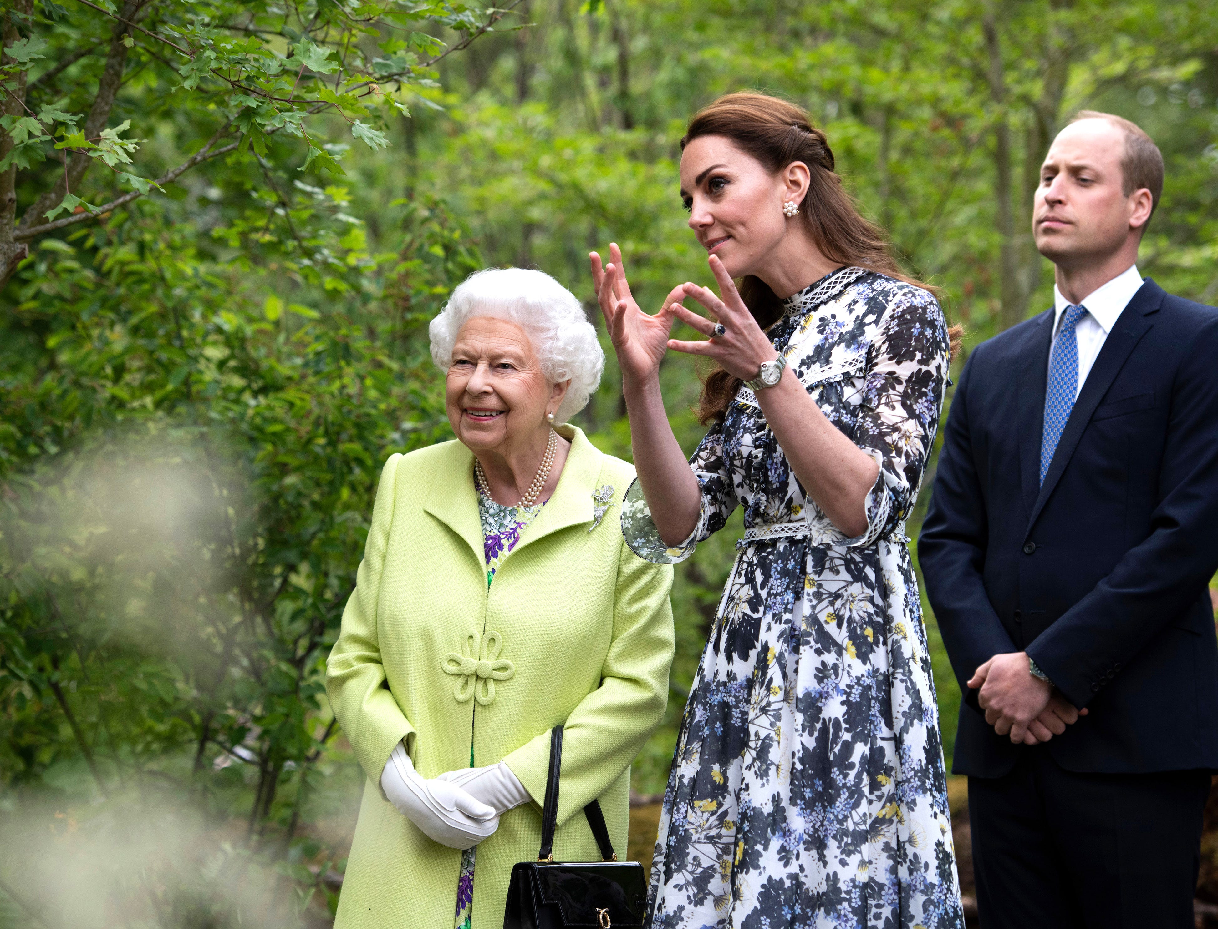 Queen Elizabeth II & Kate Middleton Bond and Wear Florals at 2019 Chelsea  Flower Show