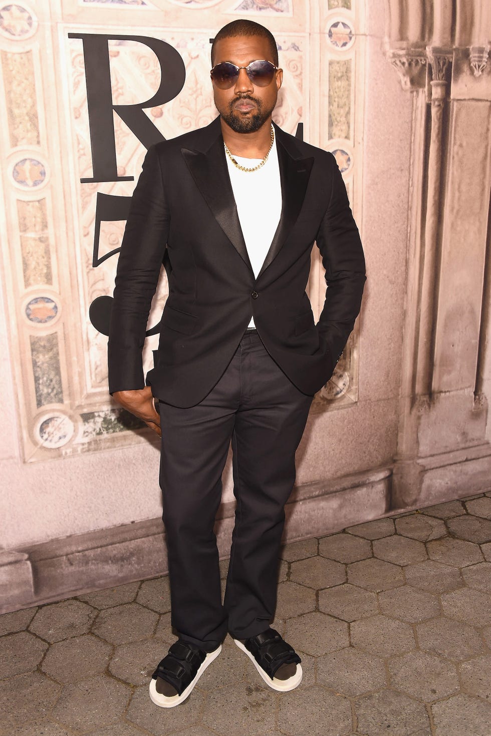 Suit, Clothing, Formal wear, Tuxedo, Blazer, Fashion, Outerwear, White-collar worker, Pantsuit, Shoe, 