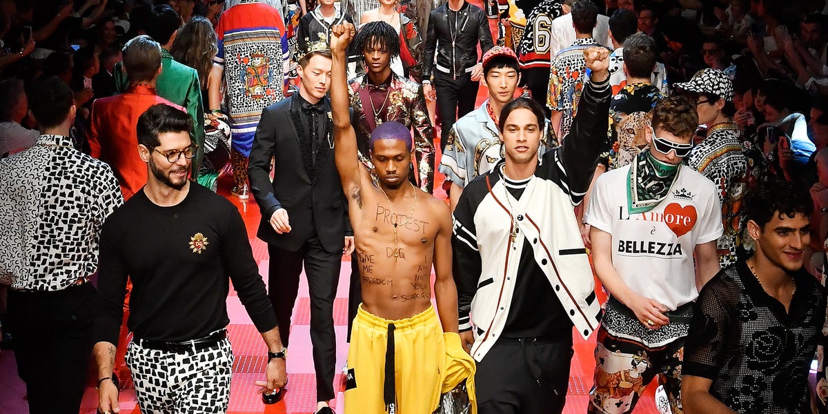 Raury Protests Dolce & Gabbana on the Runway - Model Protests Dolce &  Gabbana