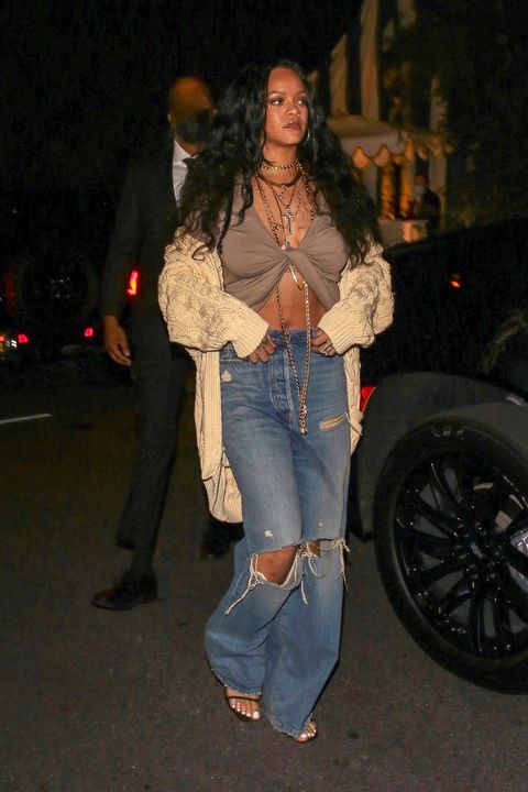 west hollywood, ca    exclusive    rihanna dines with longtime  friend john mayer at the san vicente bungalows in west hollywood it wasn't clear if the two were planning a collaboration of just getting together to catch up rihanna and john go way back they are believed to have first become friends back in 2013 when john was dating rihanna's good pal katy perry rihanna stepped outing ripped wide leg jeans, a crossover bream crop top, chunky knit sweater and completed the look with layers of necklacespictured rihannabackgrid usa 6 october 2021 usa 1 310 798 9111  usasalesbackgridcomuk 44 208 344 2007  uksalesbackgridcomuk clients   pictures containing childrenplease pixelate face prior to publication
