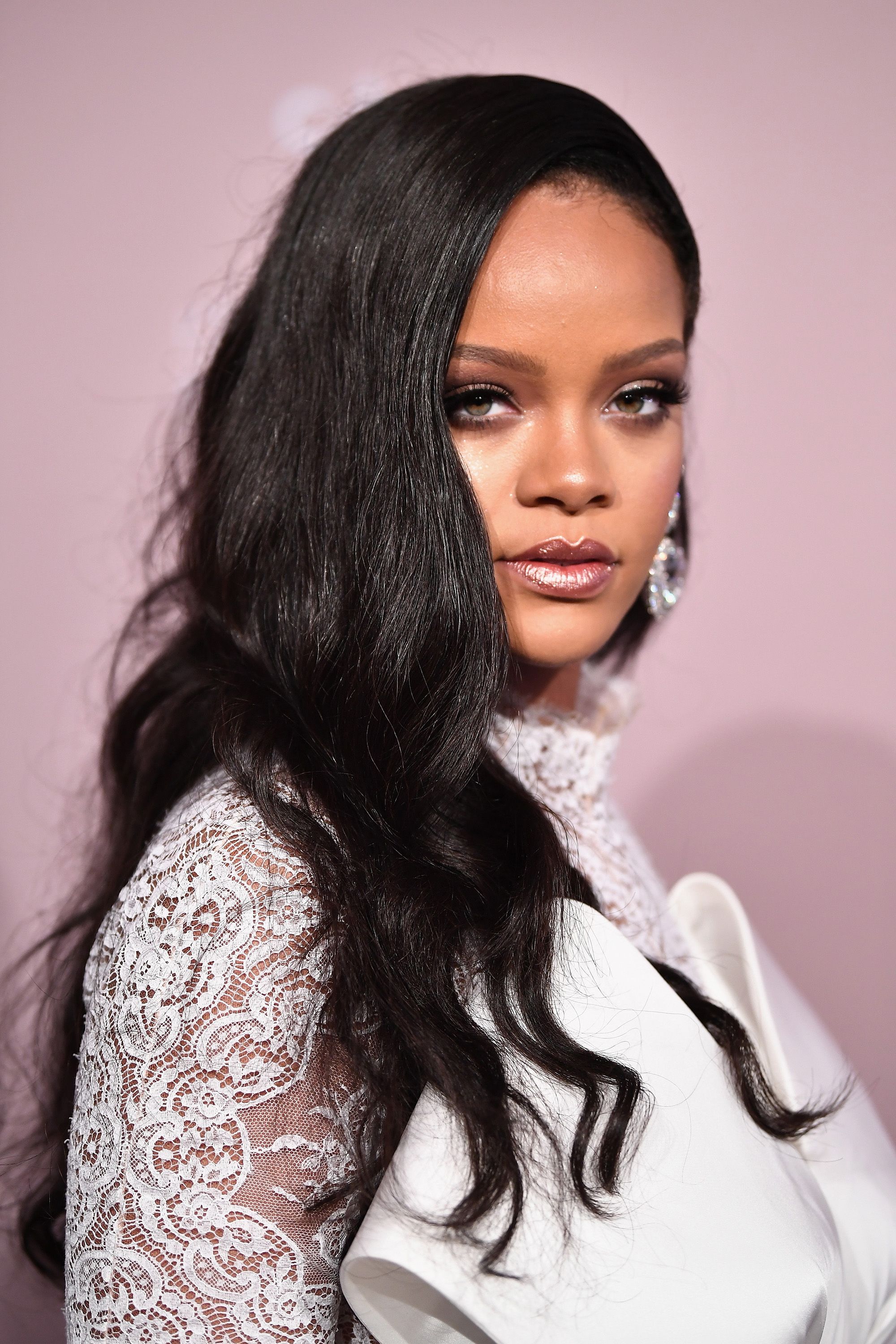 Rihanna s Complete Hair Transformation Rihanna Hairstyles and Hair Color